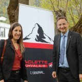 Malvine Moulin, nouvelle présidente et Thomas Egger, ancien président de l'IP Raclette du Valais AOP.